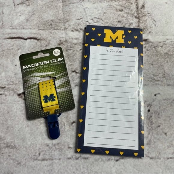 💰3/$10 NIP Michigan Wolverines Gift Set - Picture 1 of 6